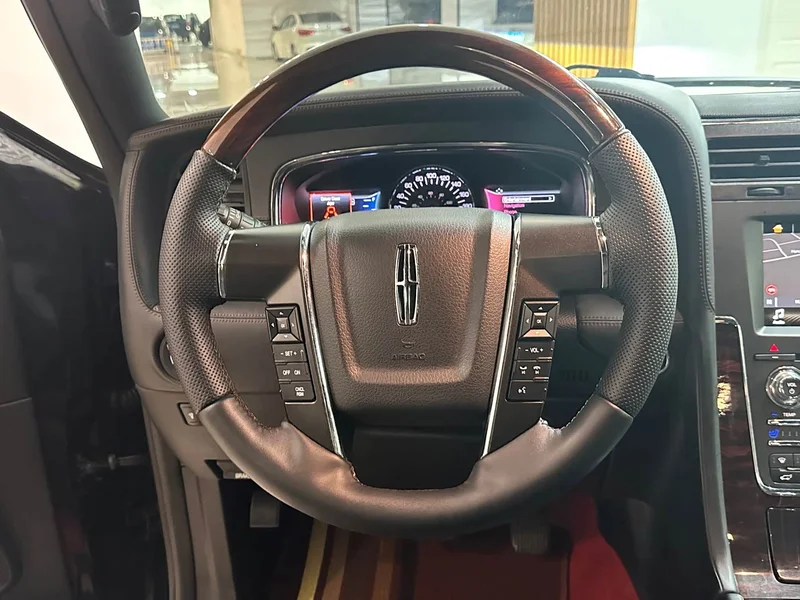 Lincoln Navigator — фото 13
