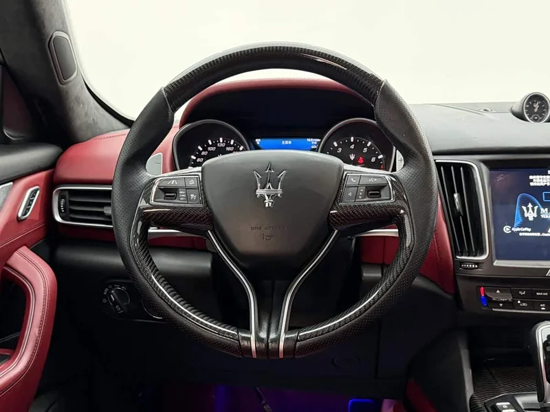 Maserati Levante — фото 14