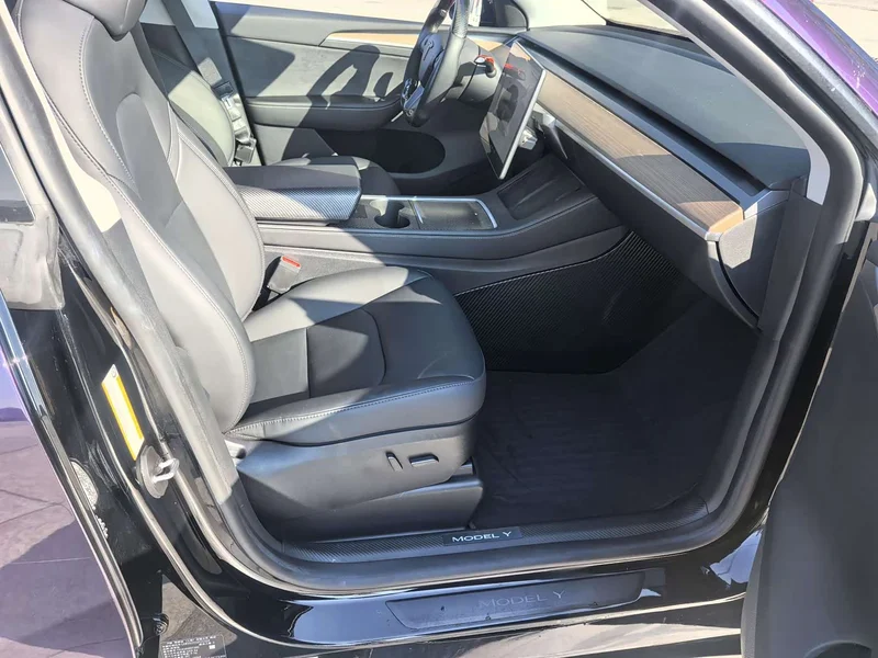 Tesla Model Y — фото 12