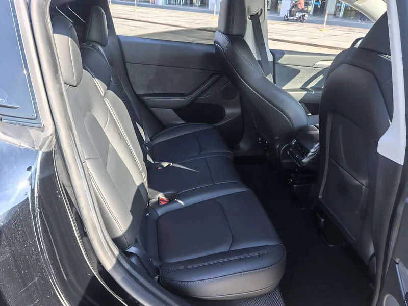 Tesla Model Y — фото 14