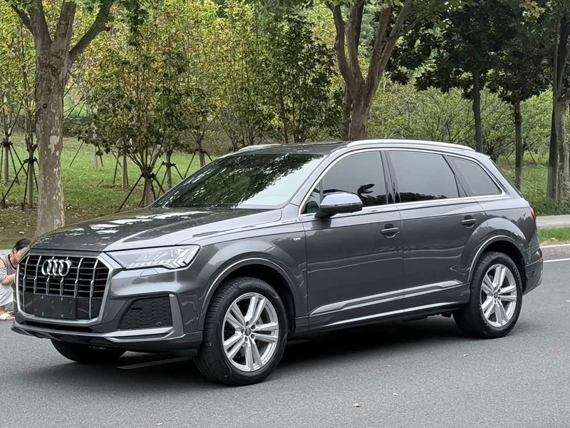 Audi Q7 — фото 1