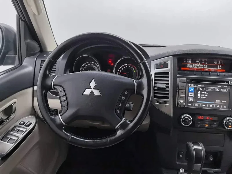 Mitsubishi Pajero (Imported) — фото 11