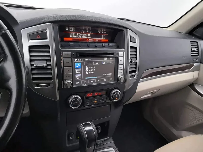 Mitsubishi Pajero (Imported) — фото 12