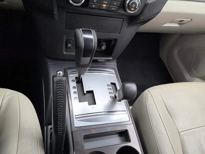 Mitsubishi Pajero (Imported) — фото 13