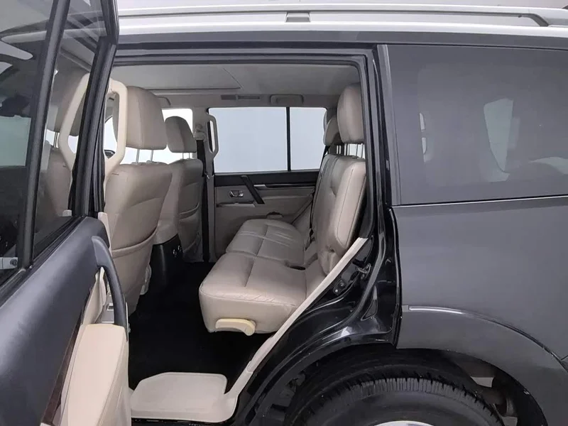 Mitsubishi Pajero (Imported) — фото 15