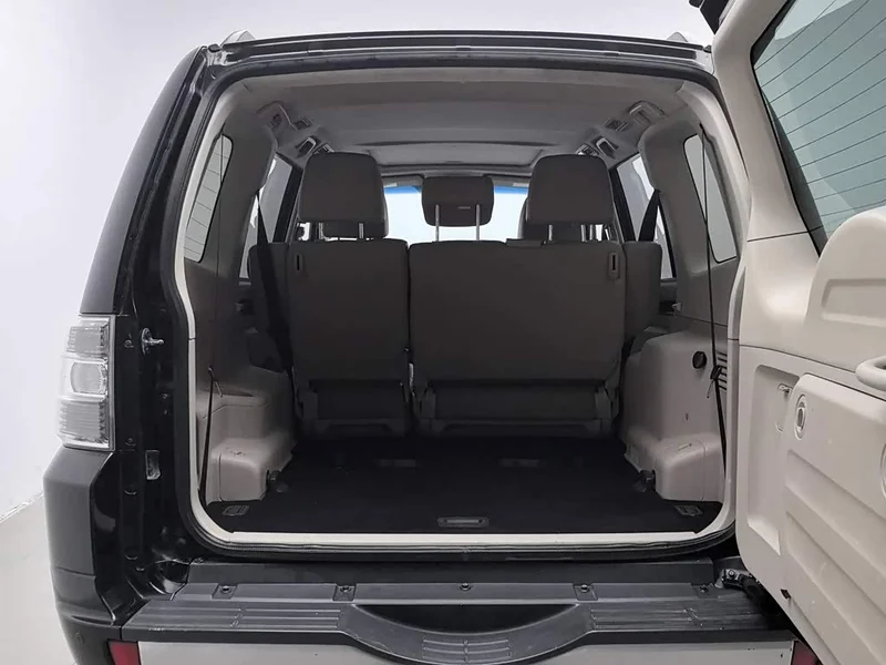 Mitsubishi Pajero (Imported) — фото 16