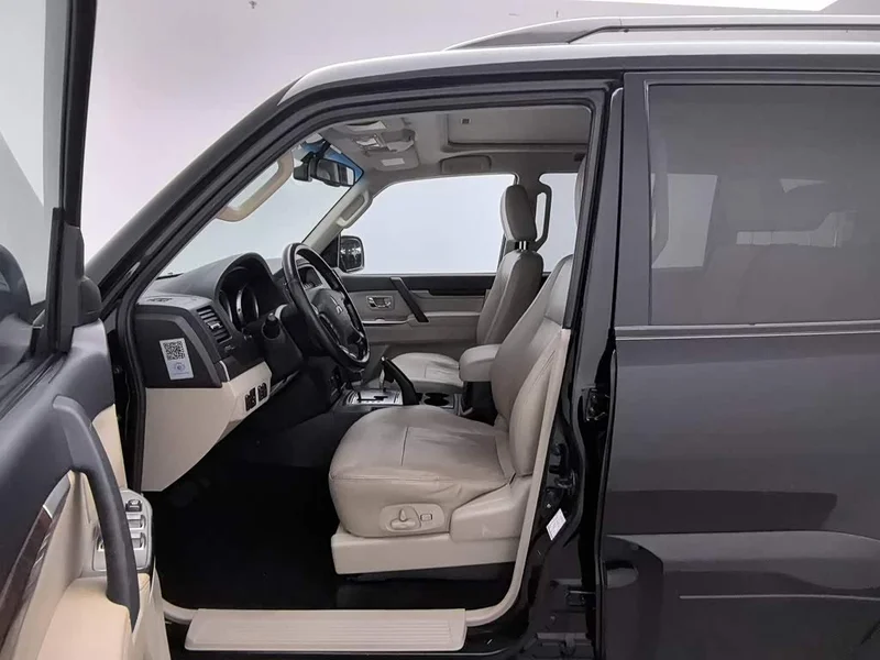 Mitsubishi Pajero (Imported) — фото 10