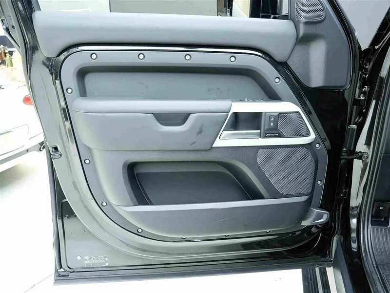 Land Rover Defender — фото 15