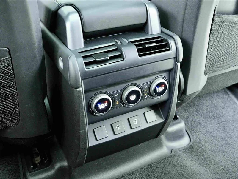 Land Rover Defender — фото 17