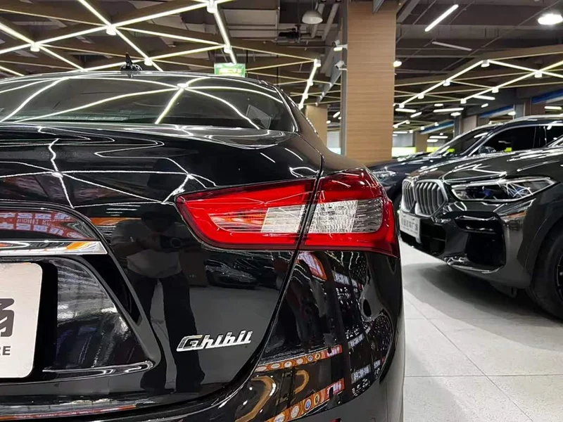 Maserati Ghibli — фото 11