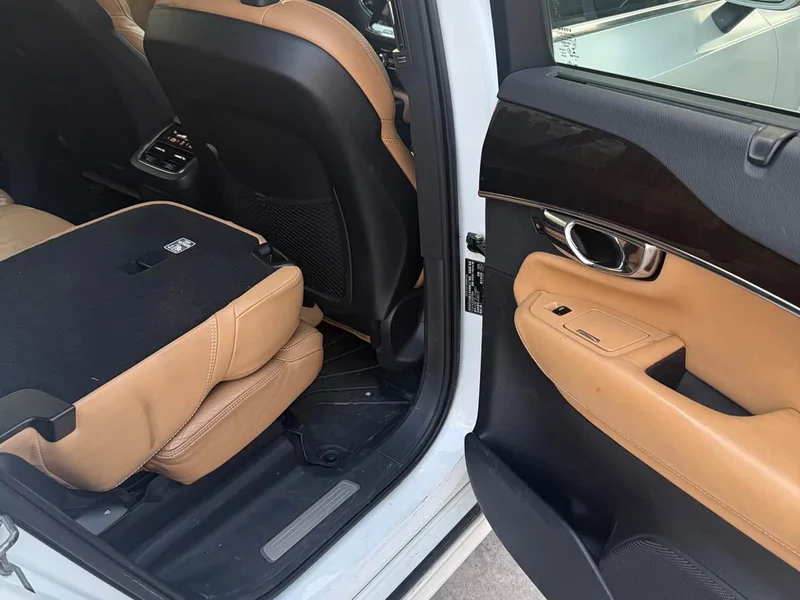 Volvo XC90 — фото 11