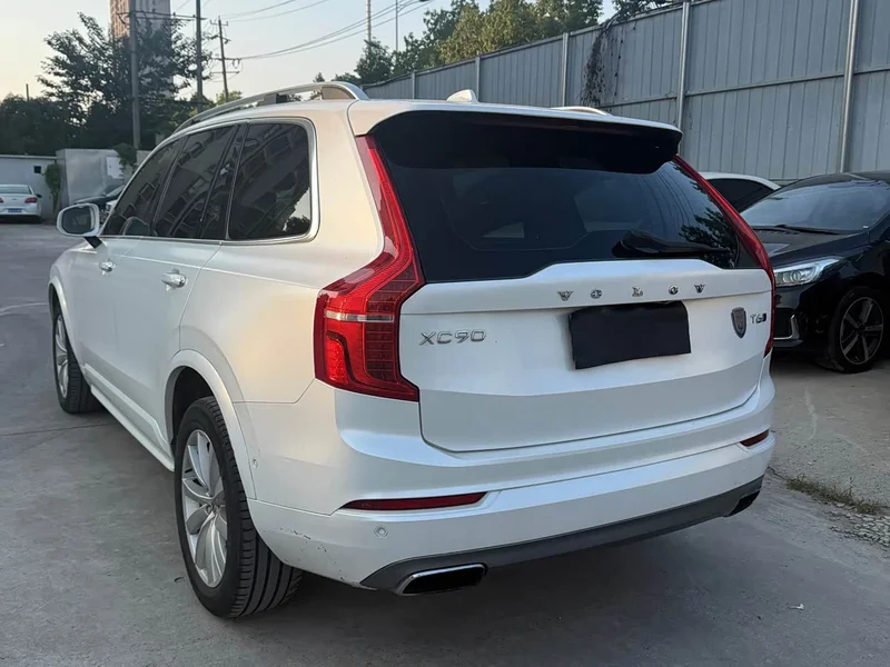Volvo XC90 — фото 13