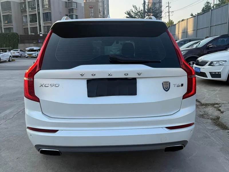 Volvo XC90 — фото 14