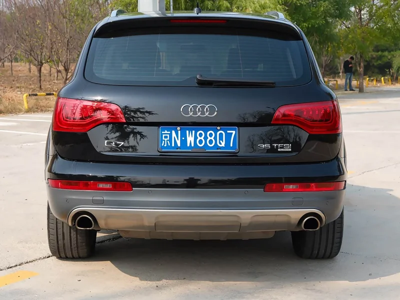Audi Q7 — фото 13