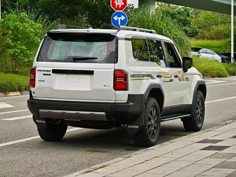 Toyota Prado — фото 7