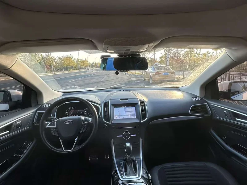 Ford Edge — фото 12