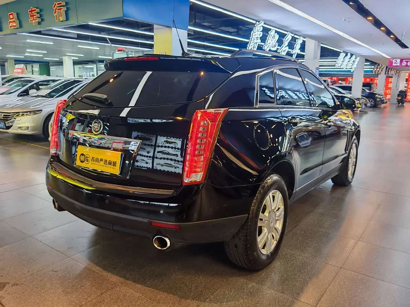 Cadillac SRX — фото 5