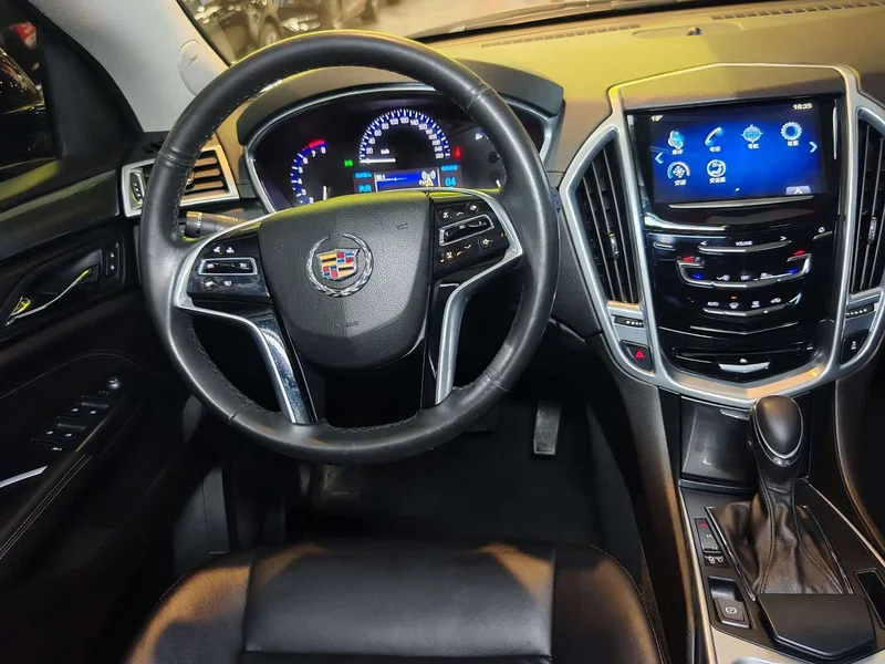 Cadillac SRX — фото 7