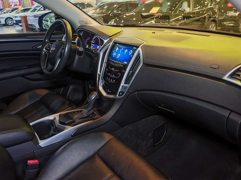 Cadillac SRX — фото 9