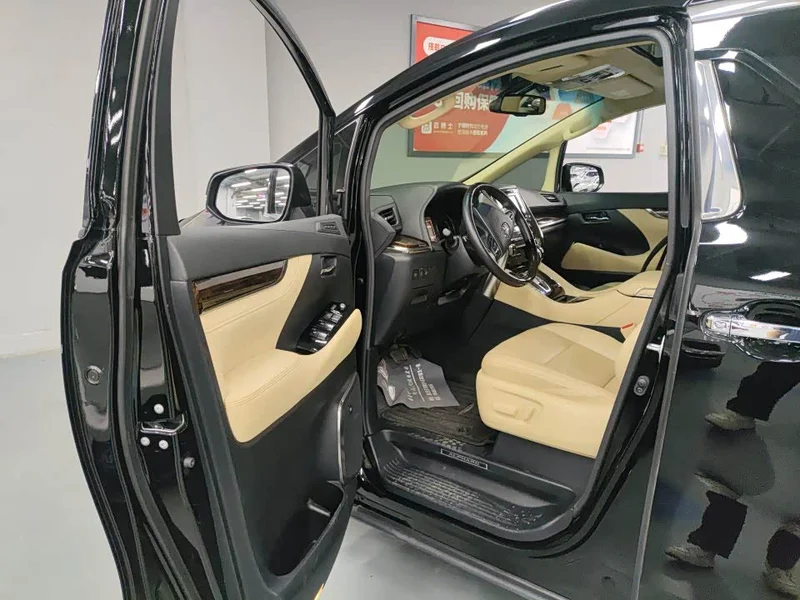 Toyota Alphard — фото 3