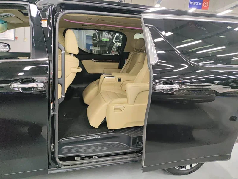 Toyota Alphard — фото 4