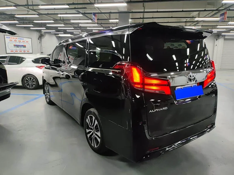 Toyota Alphard — фото 8