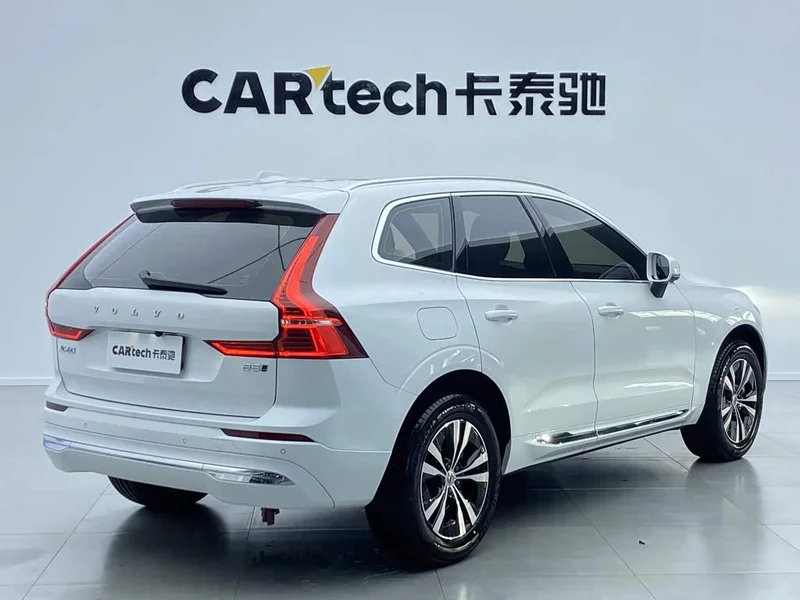 Volvo XC60 — фото 14
