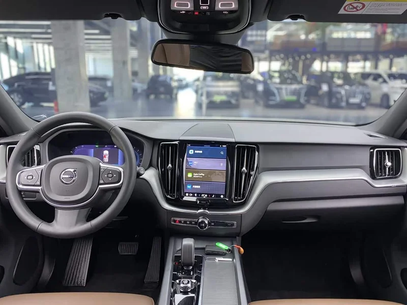 Volvo XC60 — фото 15