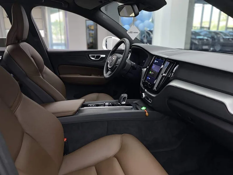 Volvo XC60 — фото 17