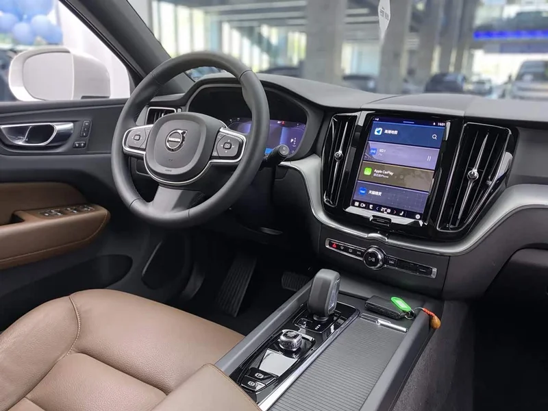 Volvo XC60 — фото 30