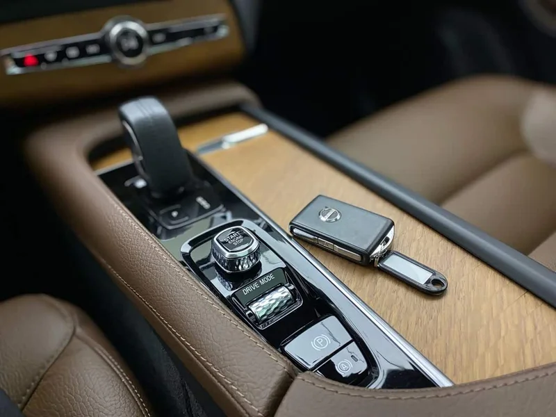 Volvo XC90 — фото 11