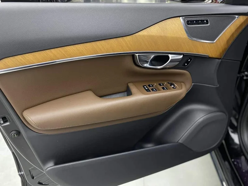 Volvo XC90 — фото 17