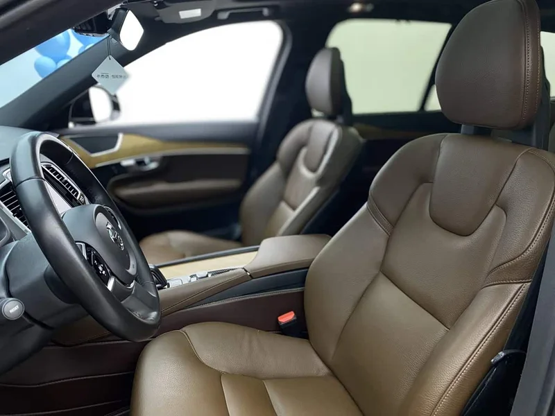 Volvo XC90 — фото 18
