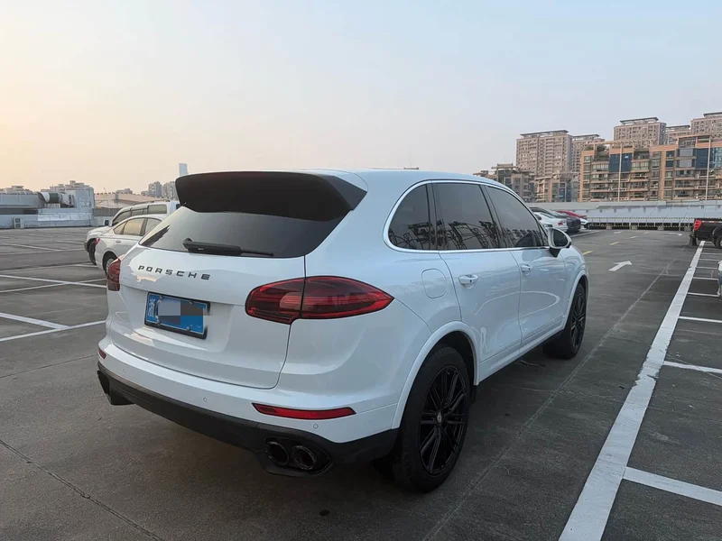 Porsche Cayenne — фото 10