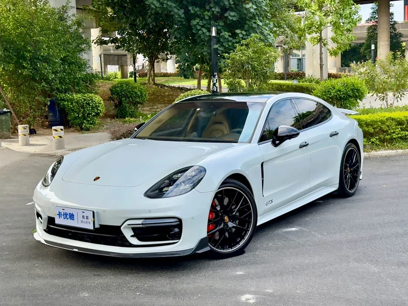 Porsche Panamera — фото 1