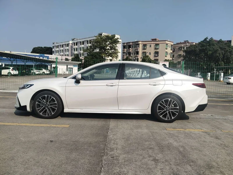 Toyota Camry — фото 5