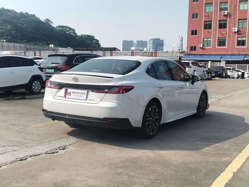 Toyota Camry — фото 6