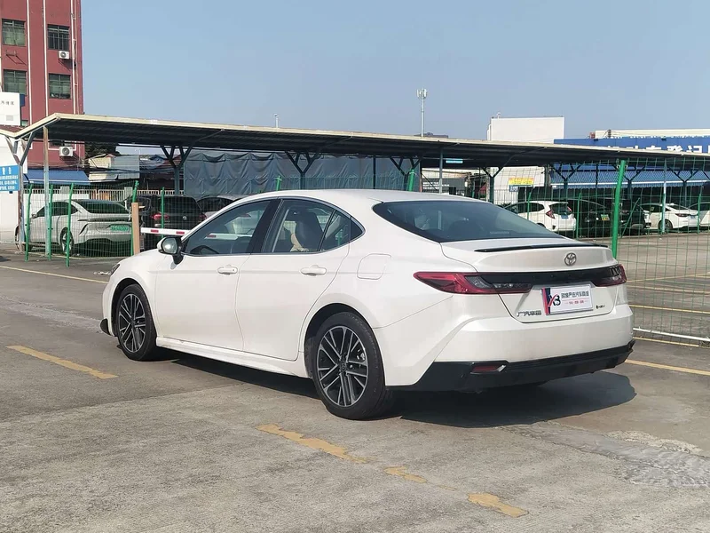 Toyota Camry — фото 7