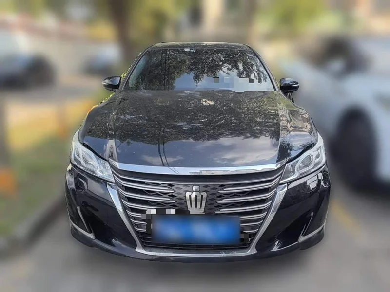 Toyota Crown — фото 2