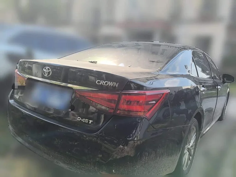 Toyota Crown — фото 4