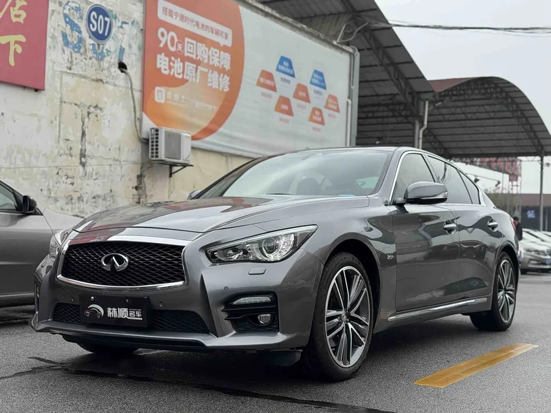 Infiniti Q50L — фото 1