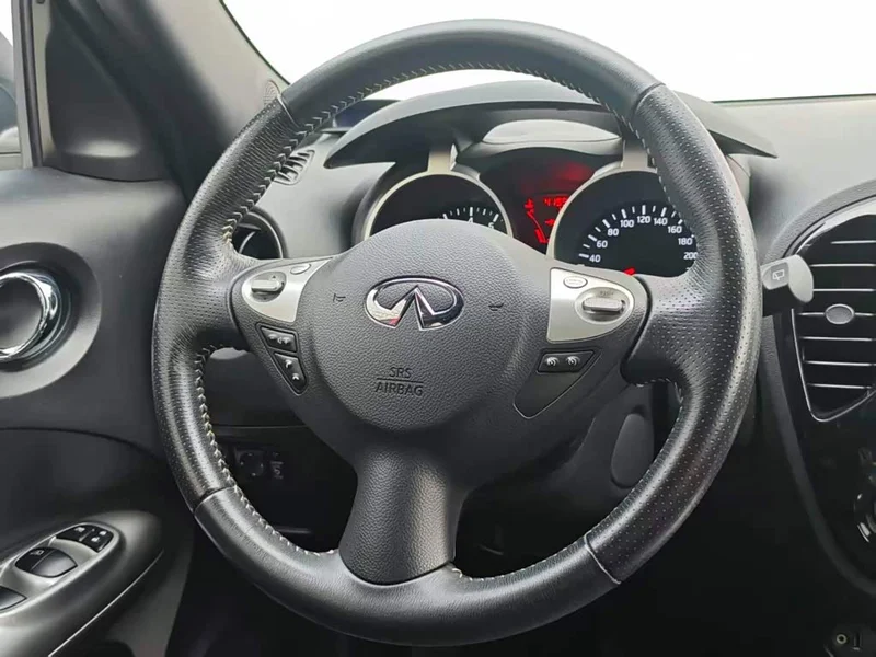 Infiniti ESQ — фото 15