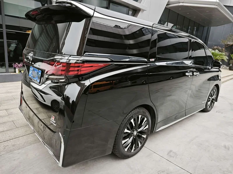 Toyota Alphard — фото 8