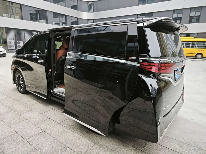 Toyota Alphard — фото 9