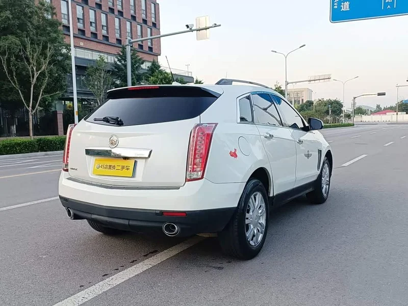 Cadillac SRX — фото 4