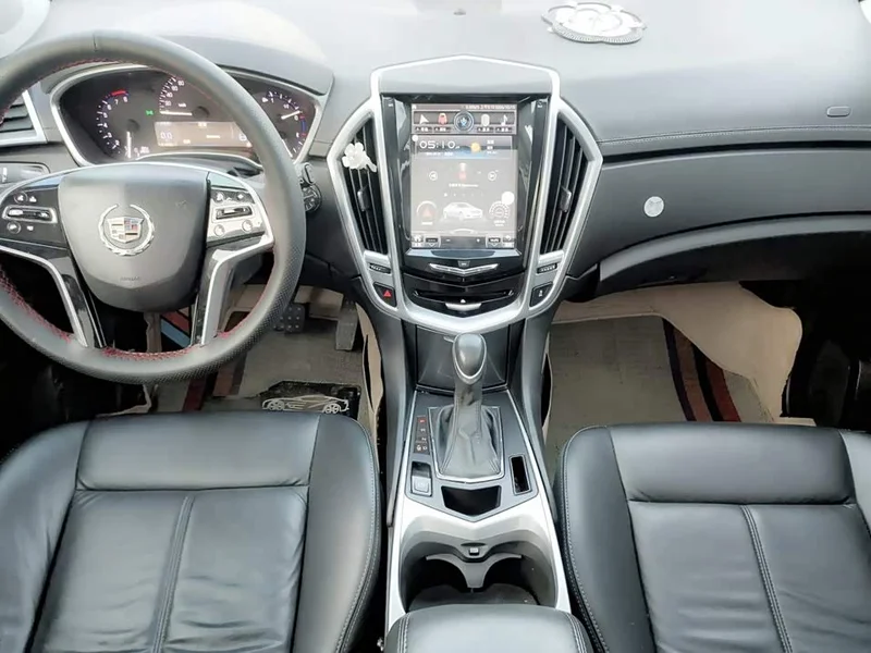 Cadillac SRX — фото 8