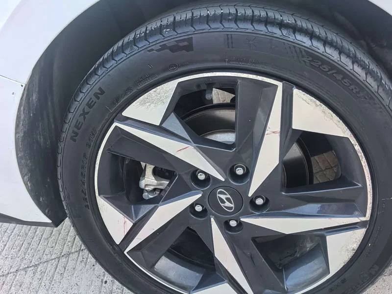 Hyundai Elantra — фото 16