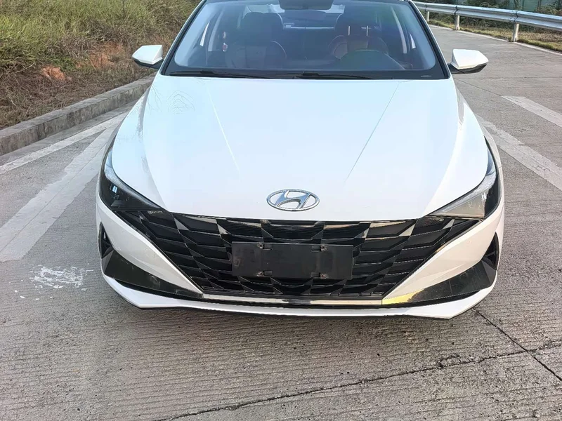 Hyundai Elantra — фото 2