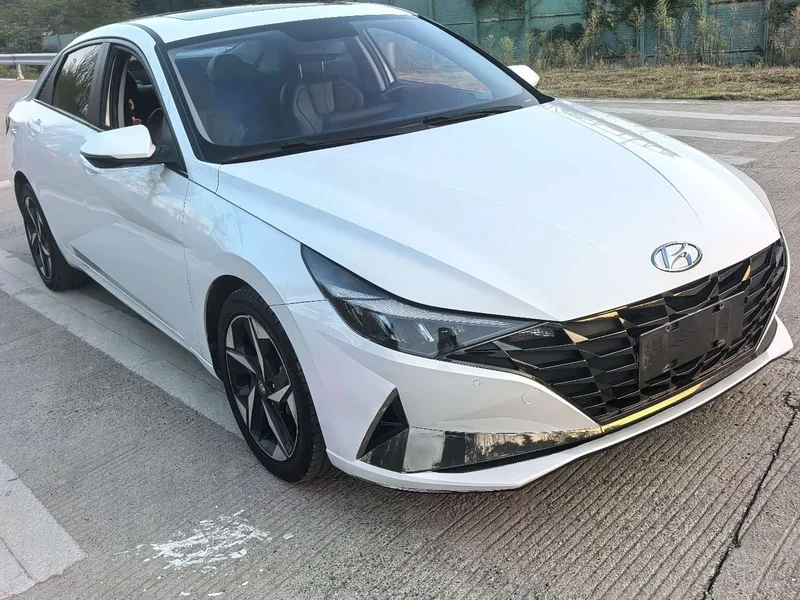 Hyundai Elantra — фото 3