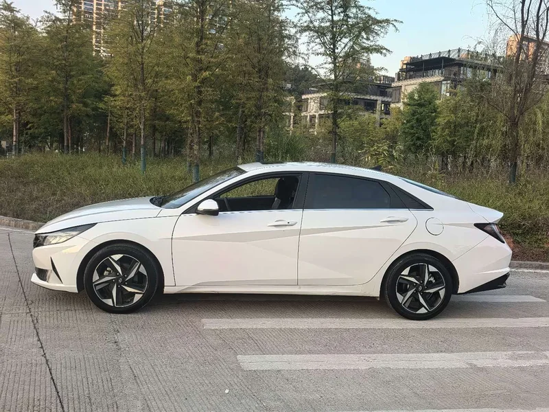 Hyundai Elantra — фото 5